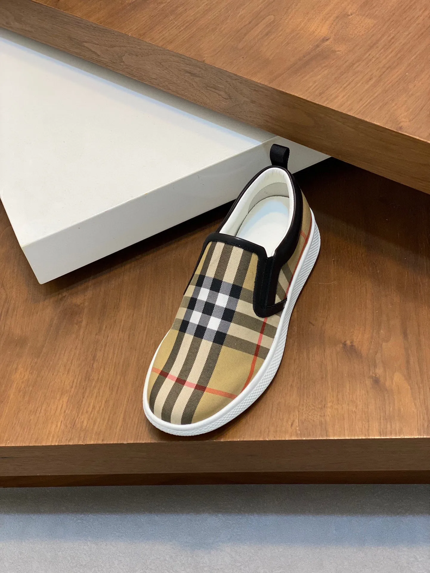 P380 [BURBERRY] Burberry - Upper: imported 🔝 brand totem cloth, - Inner lining: cowhide lining, feet; water-dyed cowhide - Outsole: ultra-light TPR rubber; two-color molded outsole - Super high quality control·Fine workmanship: highlighted (high-end, extravagance, grade) -Size: 38-44 (Male 45, can be customized)·